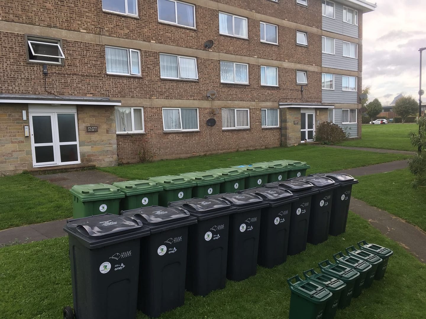 Newgents Isle of Wight Bins, Gutter Cleaning & External Jetwashing